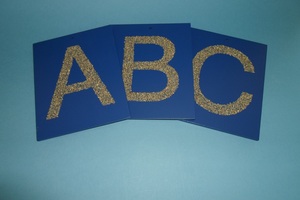 Abbildung Didaktisches Material: Tastplatten ABC Großbuchstaben