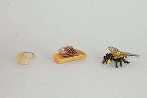 Abbildung Didaktisches Material: Plastikfiguren Biene
