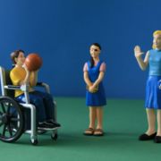Spielfiguren Freunde mit Behinderungen